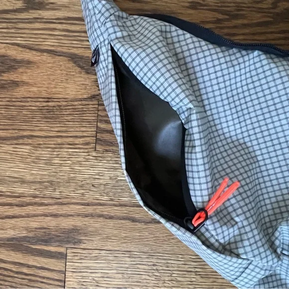 Alpine Sea Cross Body Bag - Picture 3 of 4